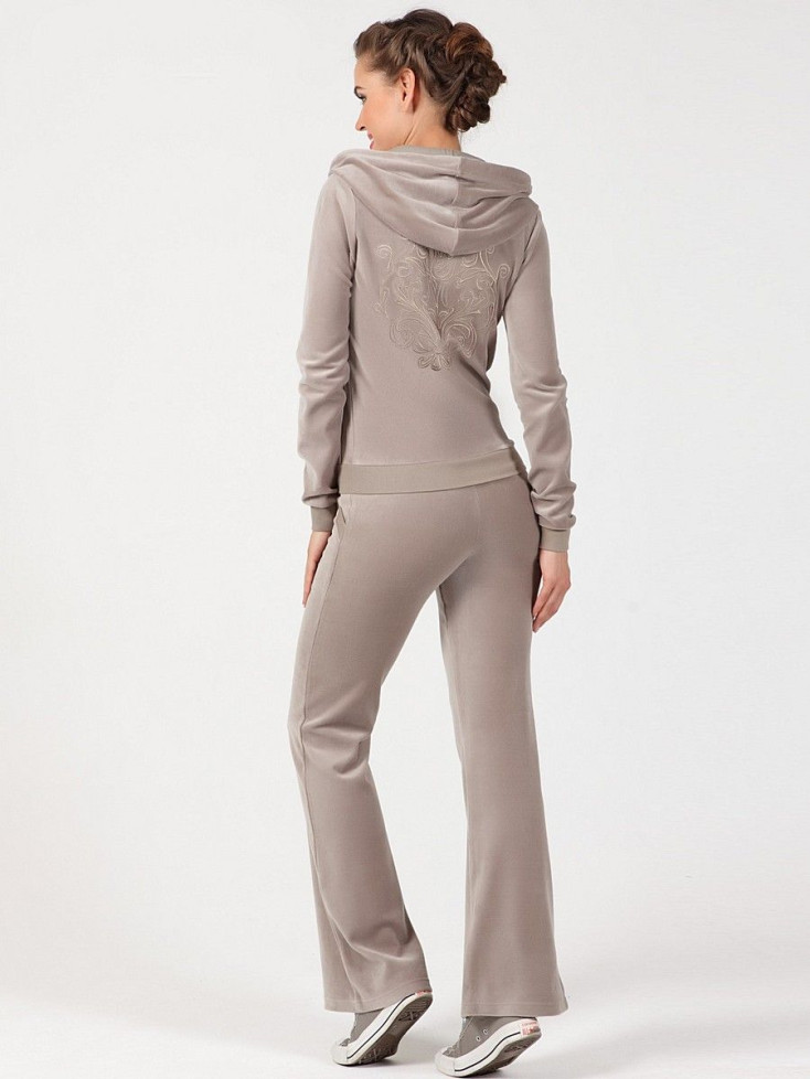 1501 Костюм из велюра Barocco серый