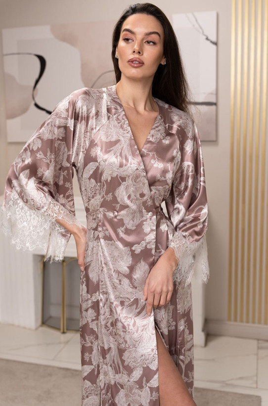 Халат длинный женский Ninelle 4259 'Mia-Amore' - приталенный, с поясом и кружевом, цвет латте