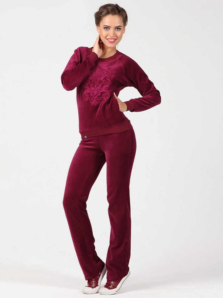 1502 Костюм из велюра Barocco бордовый