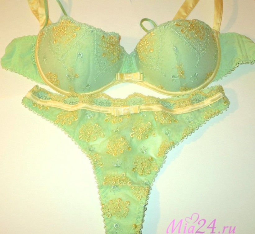 Комплект нижнего белья "Anna-Maria" ( Бюстгальтер 75C + трусики-стринги S)