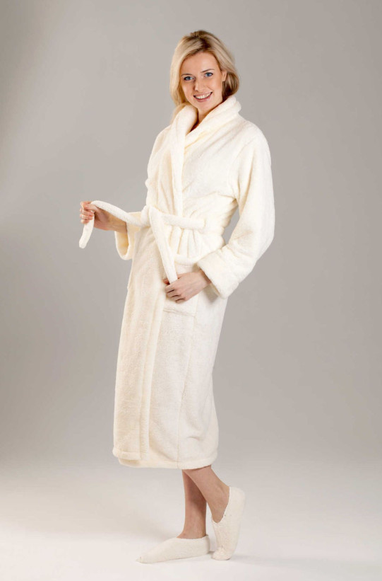 Халат женский длинный из микрофибры S-Family 68-C молочный